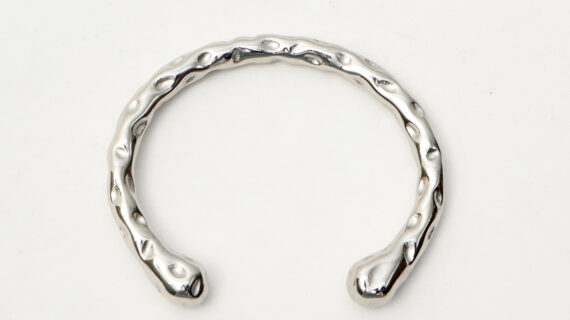 Sculpted gleam cuff silver